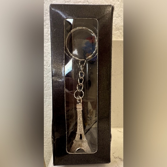 NIB Eiffel Tower Key Ring - Picture 3 of 3